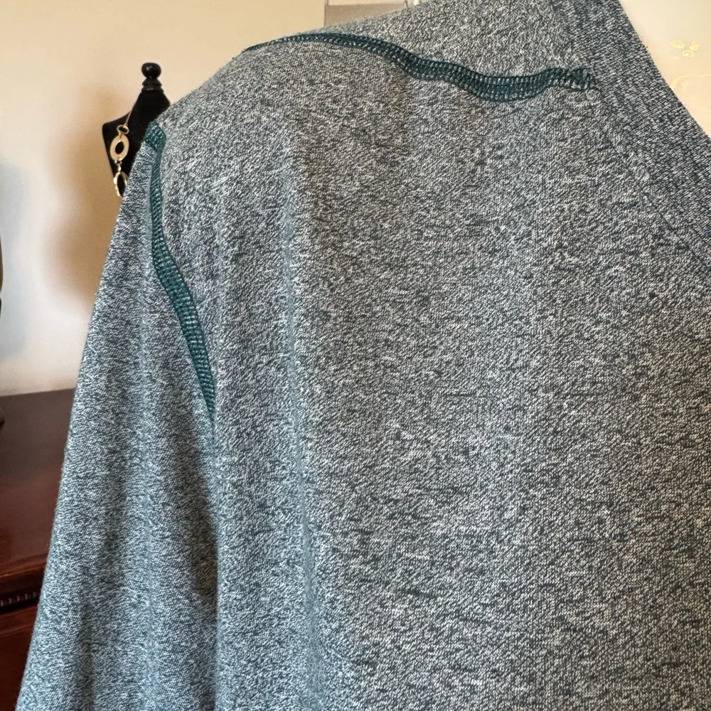 Under Armour Men's Green V-Neck Shirt size medium